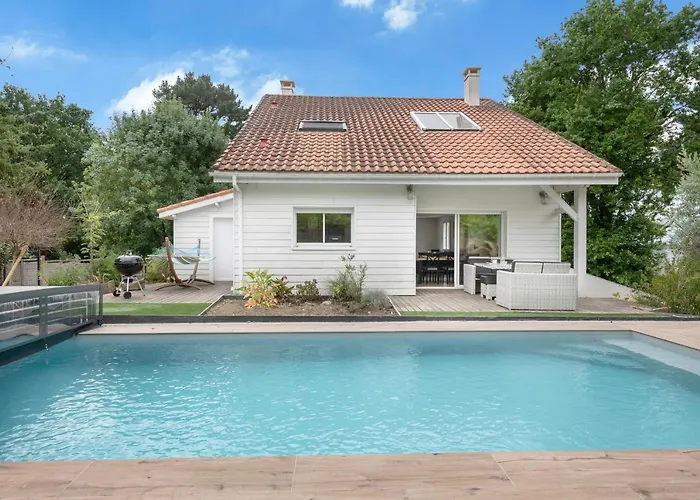 - Magnifique Maison Avec Piscine - 8 Pers